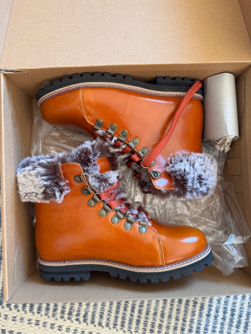 Cloud Nine Women’s Sheepskin Vivian Boot - Size 7